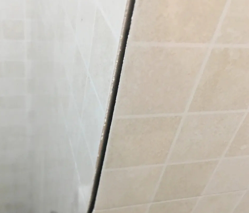 易县瓷砖空鼓维修公司分享阳台瓷砖脱落的修复过程可以分为以下几个步骤